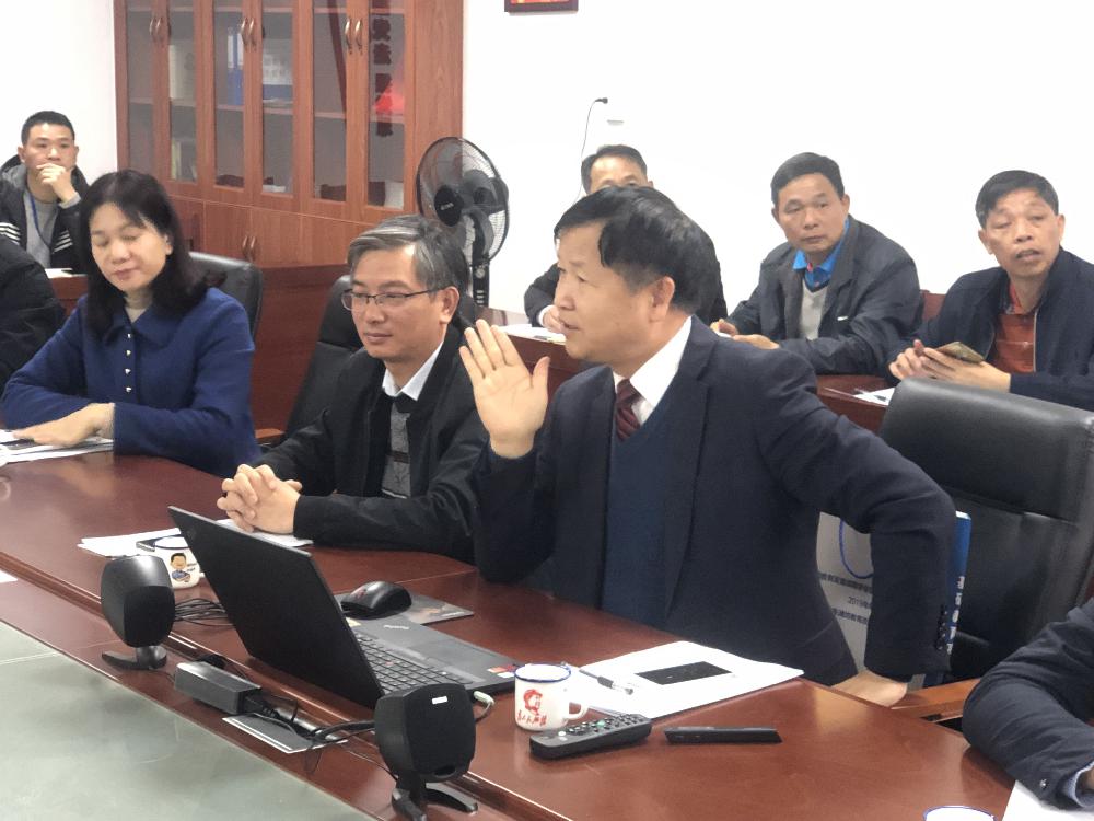 3到訪名校長(zhǎng)、專家黃新古校長(zhǎng)（前排右一）、于偉就校長(zhǎng)（左一）.jpg